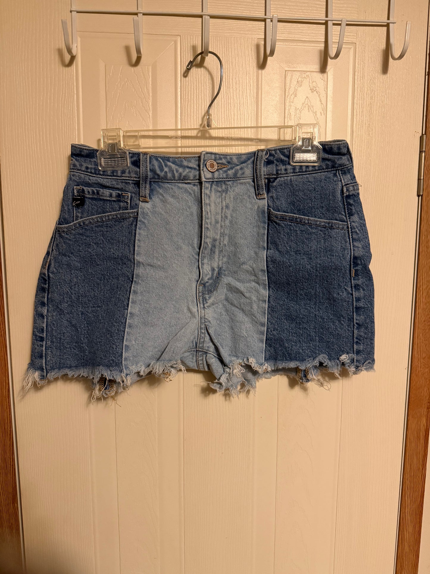 Kancan Denim Split Dye Shorts-Size Large/28